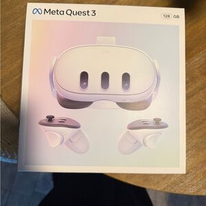 Quest White VR Headset with Controllers